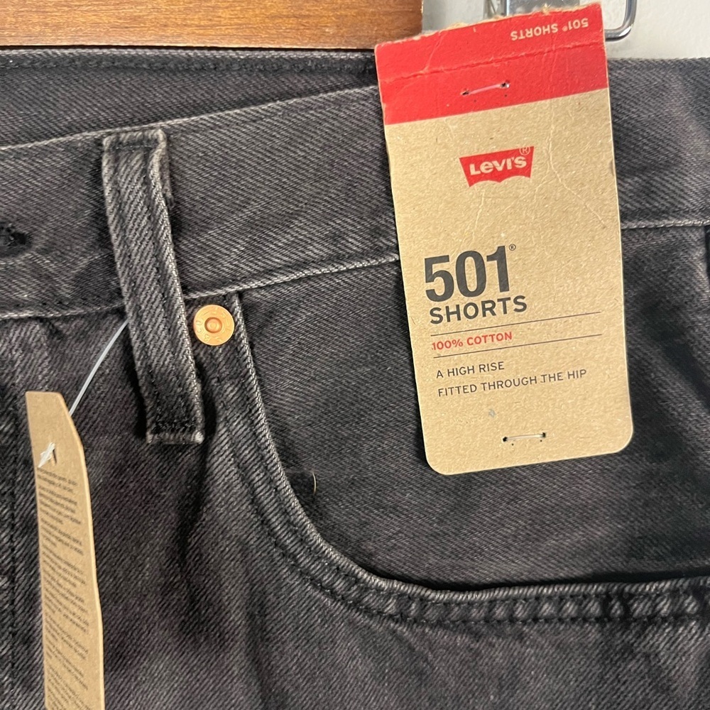 New 501 Levi’s high rise black denim size 30 raw hem shorts - Picture 2 of 7